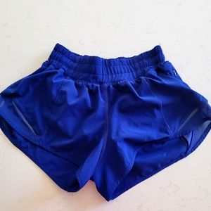 Lululemon Dark Blue Hotty Hot Low-Rise Short 2.5” size 2